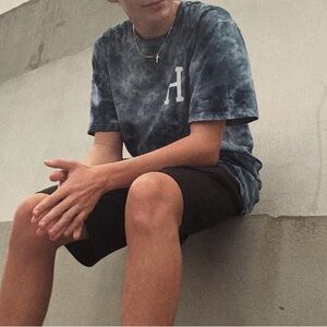 Huf tie die t shirt.